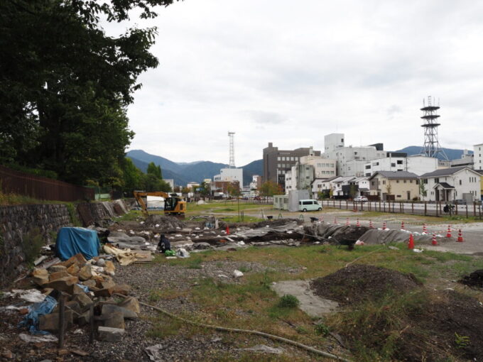 9月下旬涼やかな信州松本埋められた外堀を復元するための発掘作業