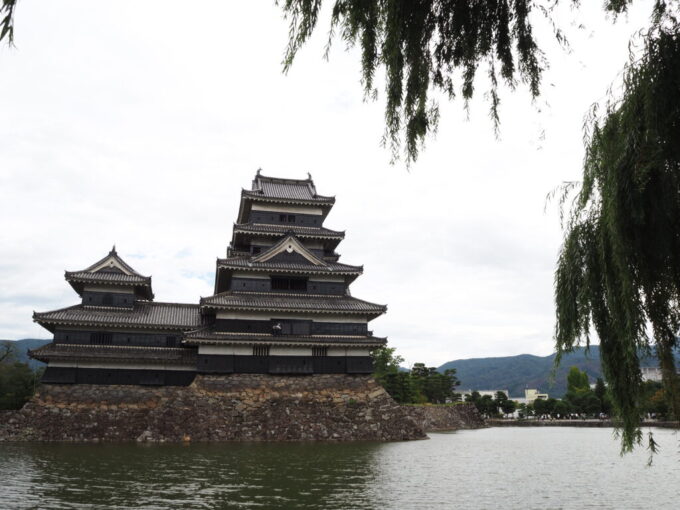 9月下旬涼やかな信州松本戦国時代から今なお遺り続ける現存十二天守国宝松本城