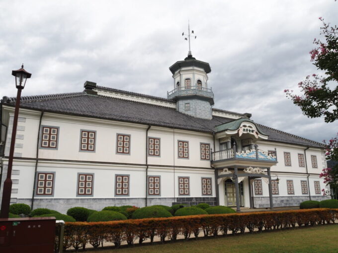 9月下旬涼やかな信州松本国宝旧開智学校の一度見たら忘れられない独特な世界観をもつ建物