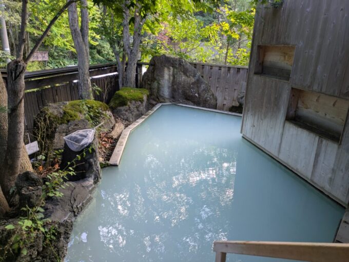 9月下旬涼やかな信州白骨温泉かつらの湯丸永旅館飲泉のできる新泡の湯源泉がかけ流される混浴露天風呂