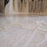 9月下旬秋の白骨温泉かつらの湯丸永旅館温泉成分で千枚田のようになった貸切風呂の床