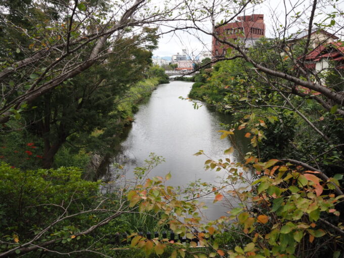 9月下旬涼やかな信州松本国宝松本城で唯一現存する総堀