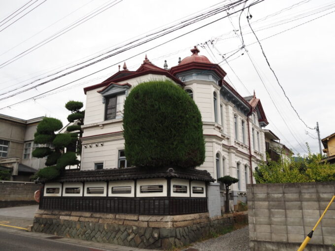 9月下旬涼やかな信州松本瀟洒な姿が目を引く旧神戸医院宮島耳鼻咽喉科の洋館