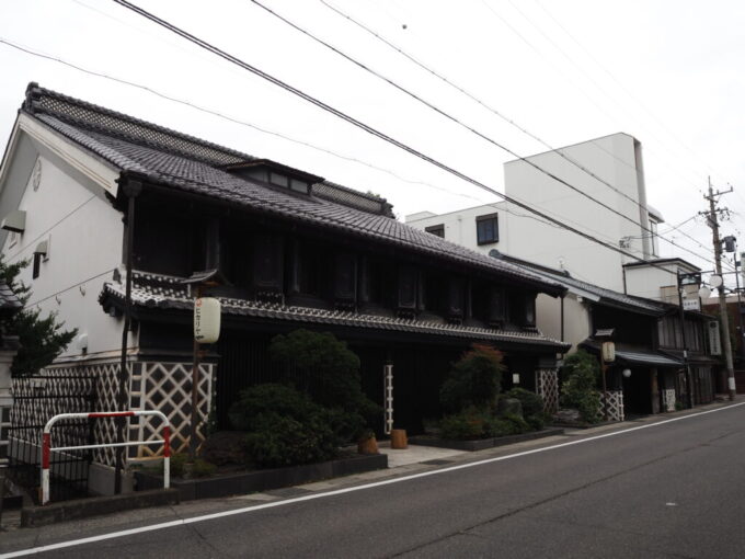 9月下旬涼やかな信州松本重厚な佇まいを魅せるヒカリヤの蔵