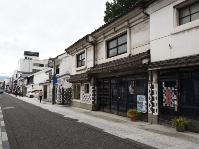 9月下旬涼やかな信州松本蔵造りの建物が多く残る中町通り