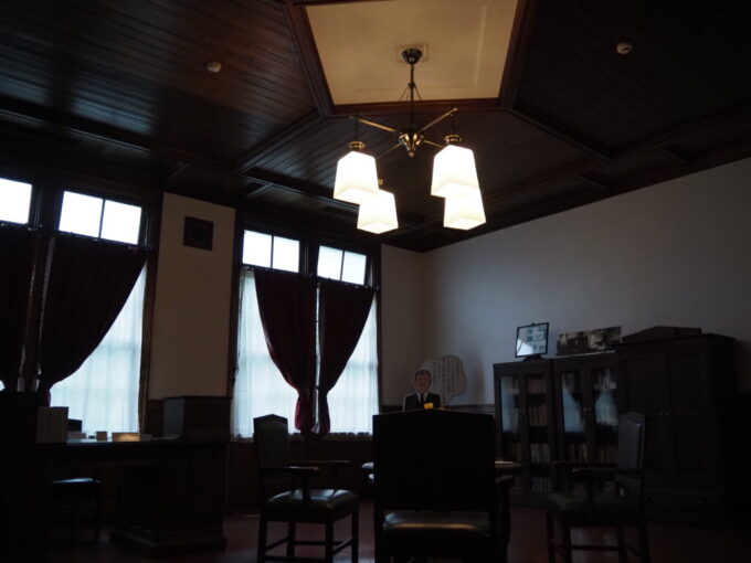 9月下旬涼やかな信州松本あがたの森公園旧松本高等学校本館復元された校長室