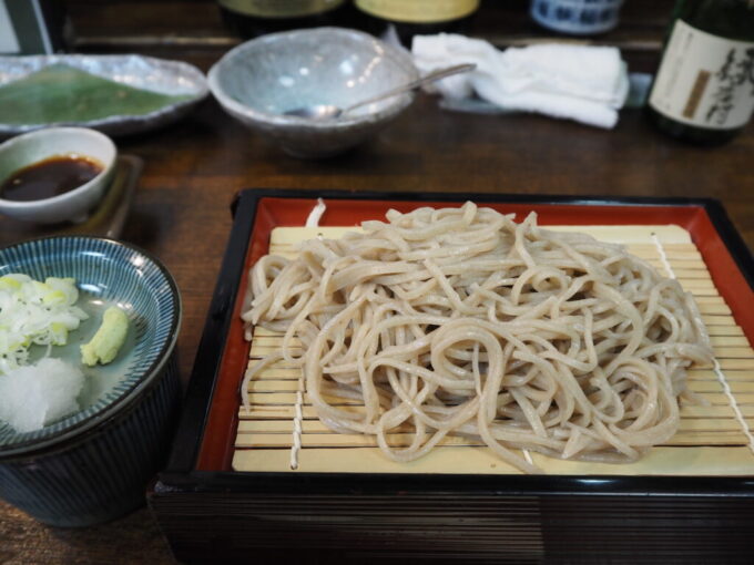 9月下旬涼やかな信州松本駅前に位置するそば居酒屋和利館仕上げそば