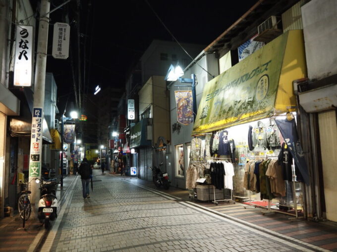 10月下旬夜の横須賀どぶ板通り