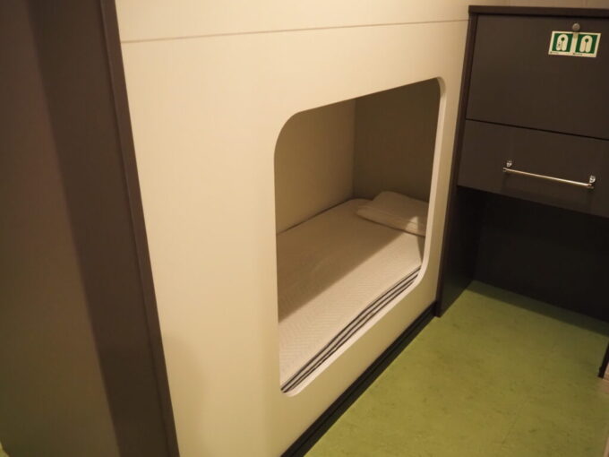 10月下旬初めての東京九州フェリーそれいゆツーリストA下段カプセルベッド