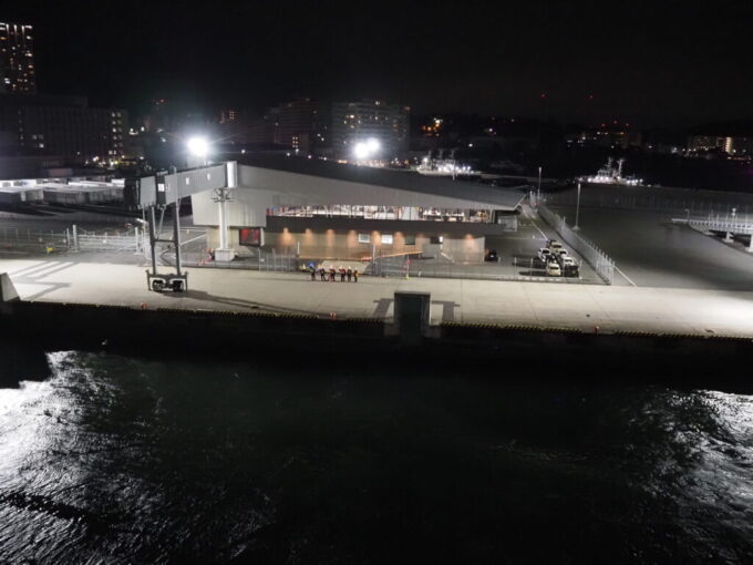 10月下旬初めての東京九州フェリーそれいゆ地上作業員の方々に見送られ九州の地を目指す