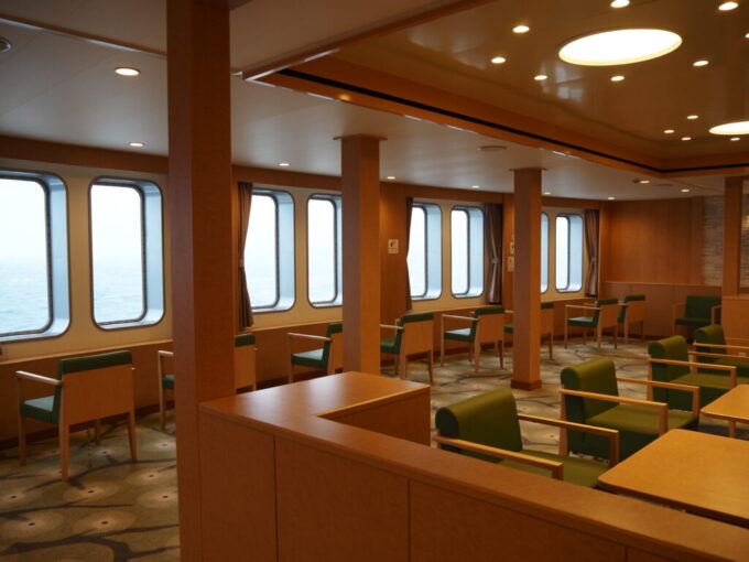 10月下旬初めての東京九州フェリーそれいゆ落ち着いた雰囲気のフォワードサロン