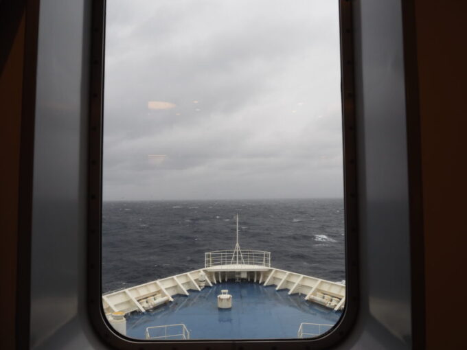 10月下旬初めての東京九州フェリーそれいゆフォワードサロンから眺める雨の太平洋