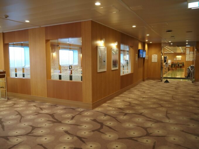 10月下旬初めての東京九州フェリーそれいゆ朝食をとるため待望のレストランルミエールへ