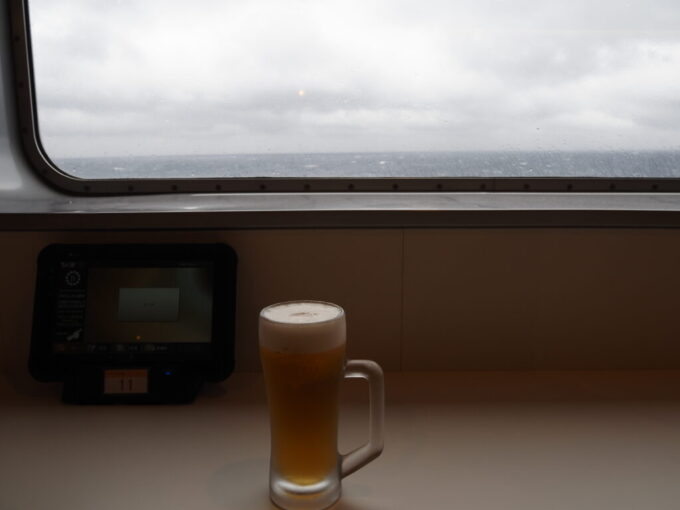 10月下旬初めての東京九州フェリーそれいゆ昼食もレストランでまずはセルフの生ビールから