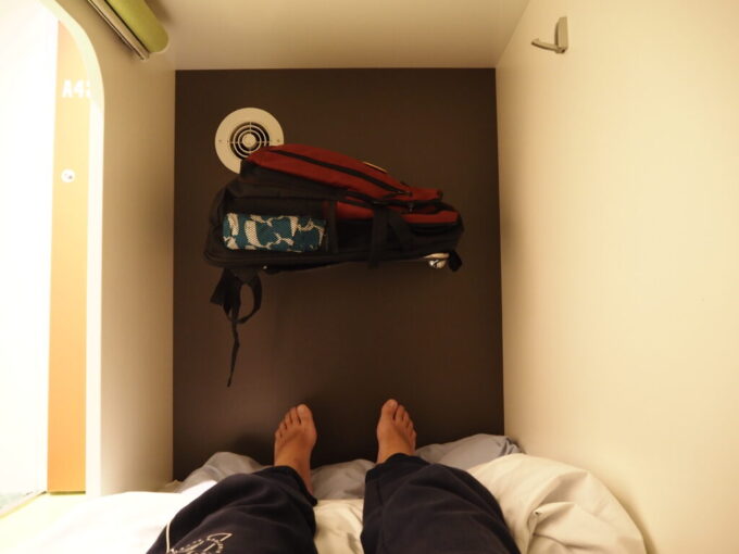 10月下旬初めての東京九州フェリー夕食後到着までのひとときを寝床でぼんやり過ごす