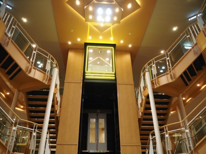 10月下旬初めての東京九州フェリーそれいゆ下船のときを目前に名残惜しさが襲い来る