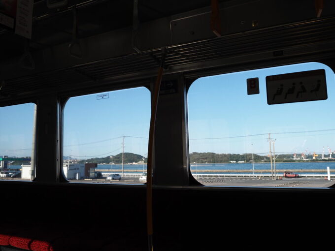 10月下旬初めての北九州鹿児島本線813系普通列車車窓から眺める関門海峡