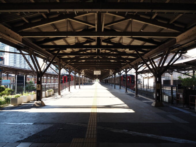 10月下旬初めての北九州鹿児島本線起点の門司港駅ターミナルとしての威厳を感じさせる頭端式ホーム