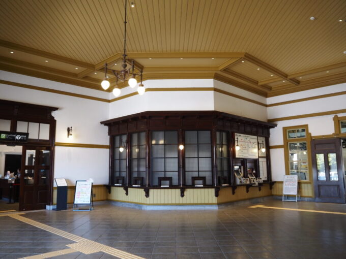 10月下旬初めての北九州鹿児島本線起点の門司港駅重厚な雰囲気の出札口跡