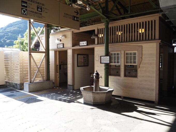 10月下旬初めての北九州鹿児島本線起点の門司港駅開業当時から残る水道水飲み場帰り水