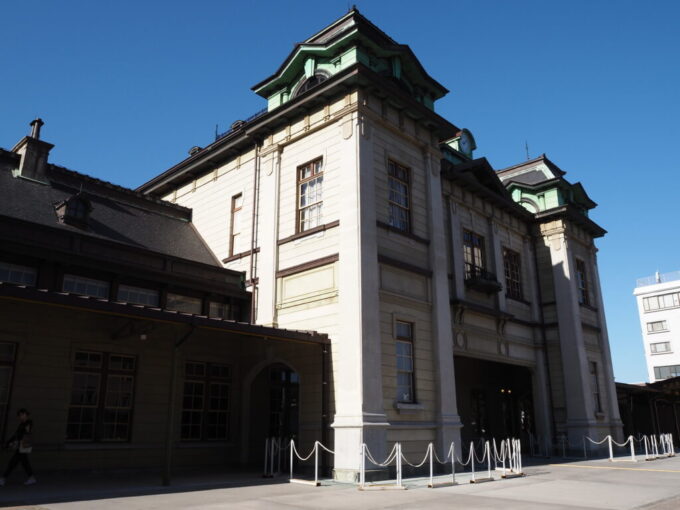 10月下旬初めての北九州鹿児島本線起点の門司港駅の重厚な駅舎