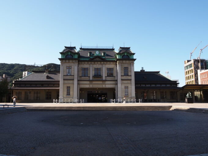 10月下旬初めての北九州鹿児島本線起点の門司港駅の重厚な駅舎
