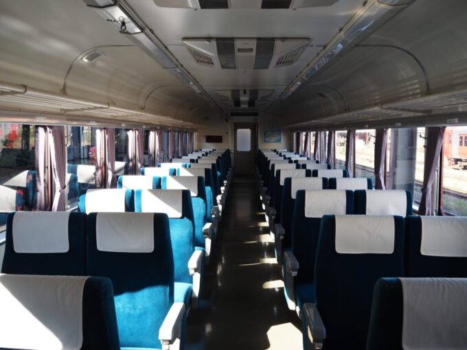 10月下旬初めての北九州門司港レトロ九州鉄道記念館481系特急電車の懐かしい車内