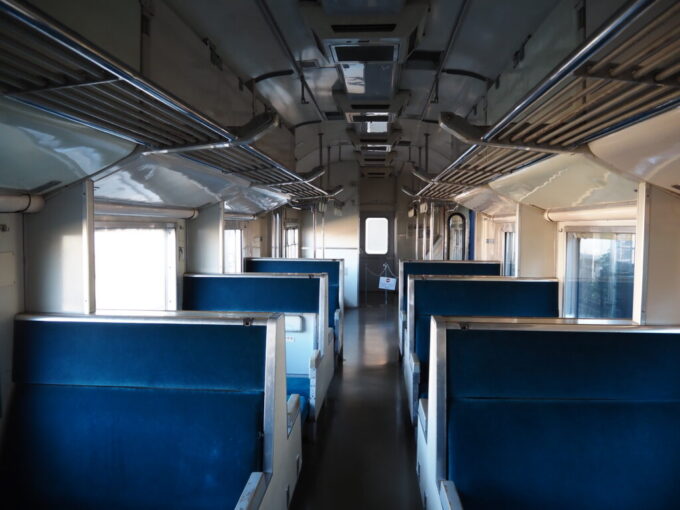 10月下旬初めての北九州門司港レトロ九州鉄道記念館581系の特徴的な車内