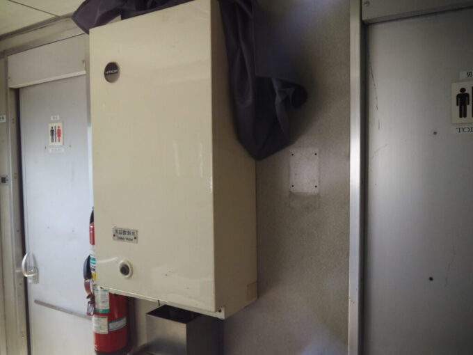 10月下旬初めての北九州門司港レトロ九州鉄道記念館水回りがまとめられたデッキ