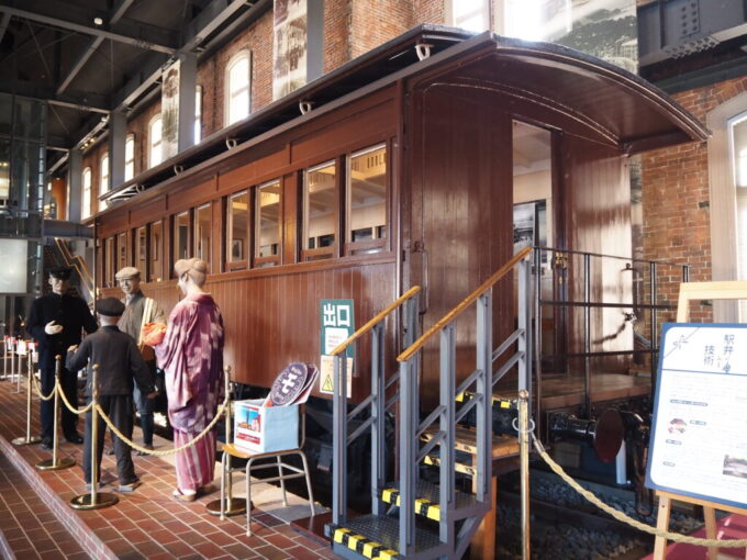 10月下旬初めての北九州門司港レトロ九州鉄道記念館本館に展示された明治時代の客車