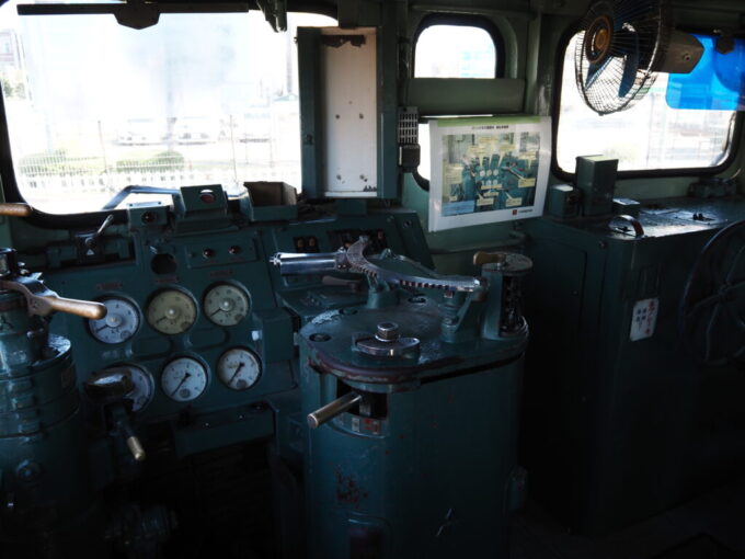 10月下旬初めての北九州門司港レトロ九州鉄道記念館EF30の運転台