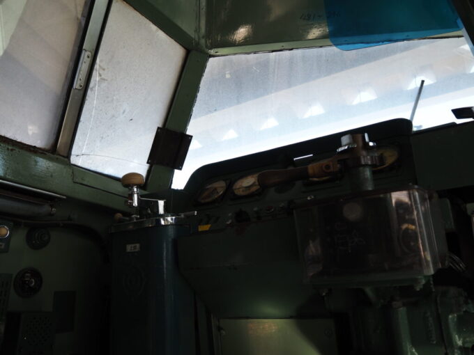 10月下旬初めての北九州門司港レトロ九州鉄道記念館485系の狭い運転台