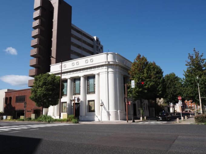 10月下旬初めての北九州門司港レトロ昭和25年建築の旧福岡銀行門司支店