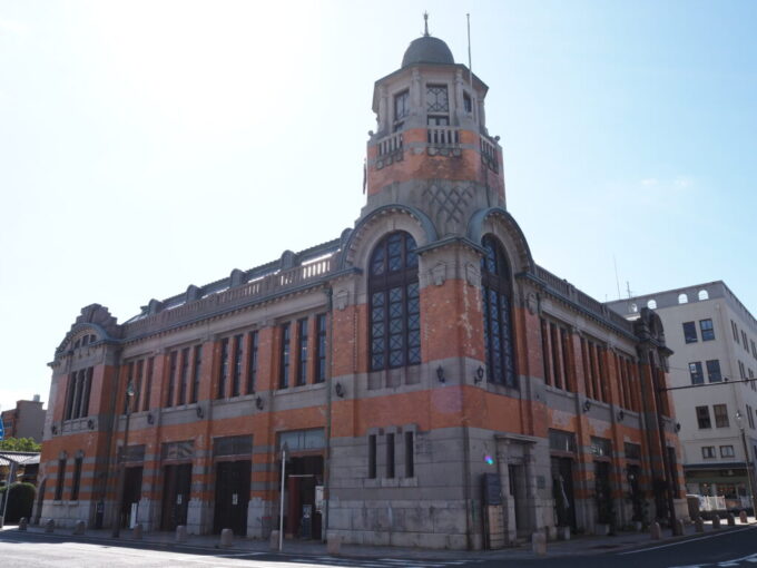 10月下旬初めての北九州門司港レトロ重厚な煉瓦と優美なアーチが目を引く旧大阪商船