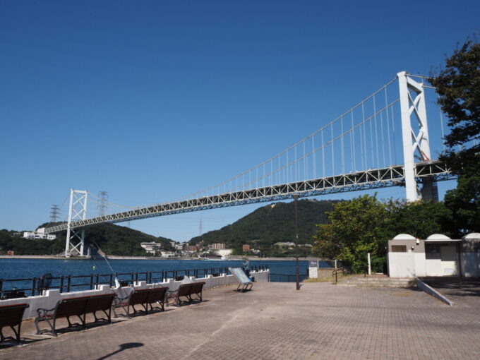 10月下旬初めての北九州門司ノーフォーク広場から望む関門橋