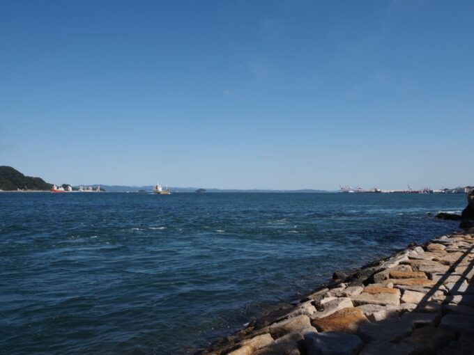 10月下旬初めての北九州門司大正13年築の門司埼灯台を過ぎればそこは瀬戸内海周防灘