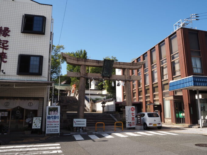 10月下旬初めての山口県下関城下町長府忌宮神社鳥居