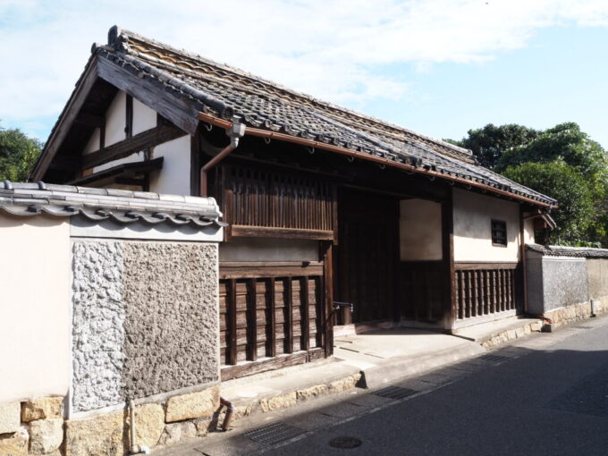 10月下旬初めての山口県下関城下町長府に残る長屋門