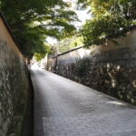 10月下旬初めての山口県下関城下町長府情緒深い練塀の小路