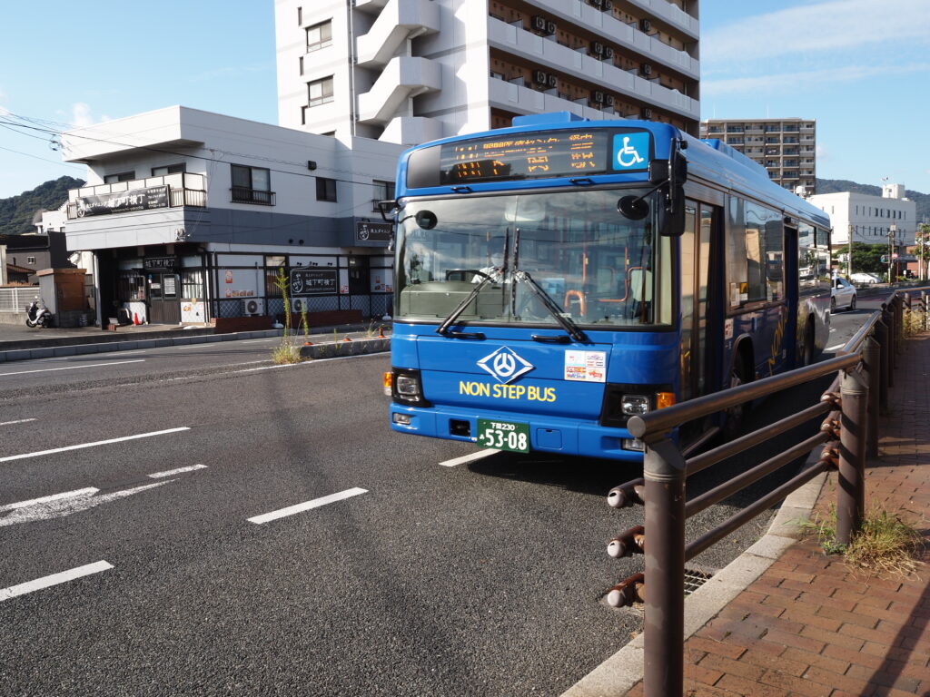 10月下旬初めての山口県下関城下町長府バス停からサンデン交通バスに乗車し赤間神宮へ