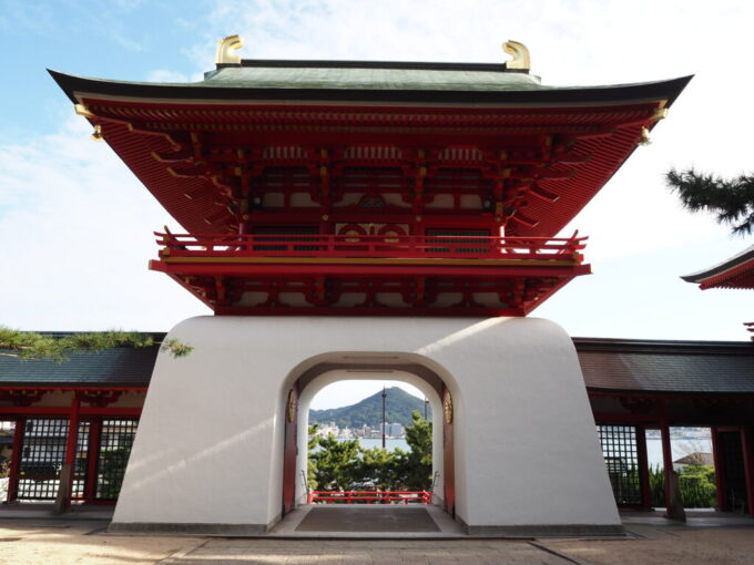 10月下旬初めての山口県下関壇ノ浦赤間神宮ちょっとばかり不思議な体験をして水天門をくぐる