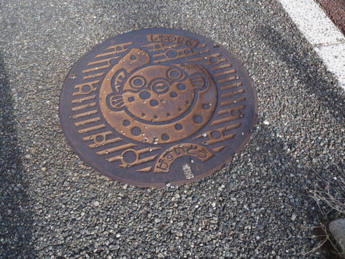 10月下旬初めての山口県下関マンホールにも描かれるふくの絵