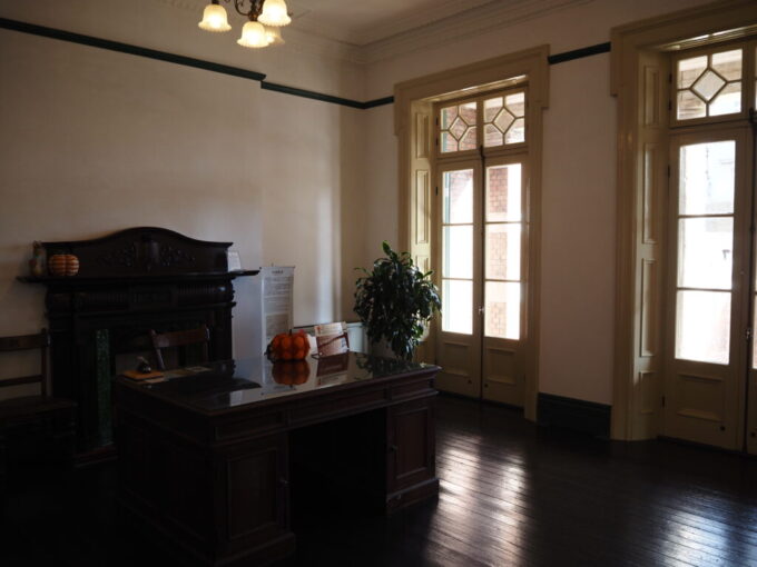 10月下旬初めての山口県下関現存する国内最古の領事館建築旧英国領事館領事室