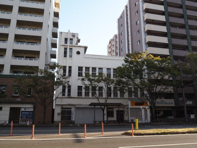 10月下旬初めての山口県下関国道9号線沿いに建つ大洋船具の渋い佇まいのビル