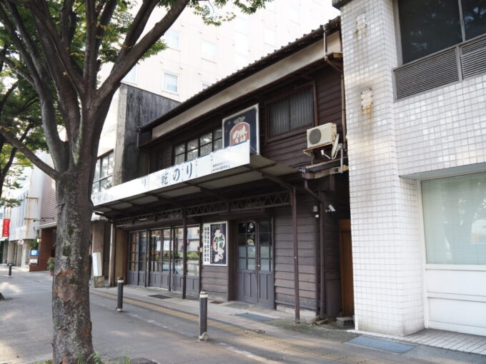 10月下旬初めての山口県下関国道9号線沿いに建つ福徳海苔福原商店の歴史深い建物