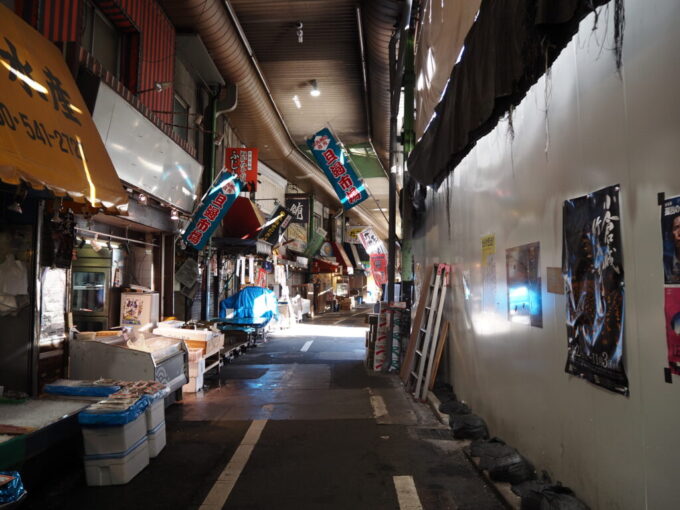 10月下旬初めての小倉旦過市場の昭和レトロを感じさせる渋い佇まい