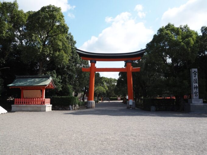 10月下旬全国の八幡神社総本宮の宇佐神宮鳥居