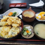 10月下旬秋晴れの宇佐神宮仲見世通り杜の茶屋かくまさはも天丼