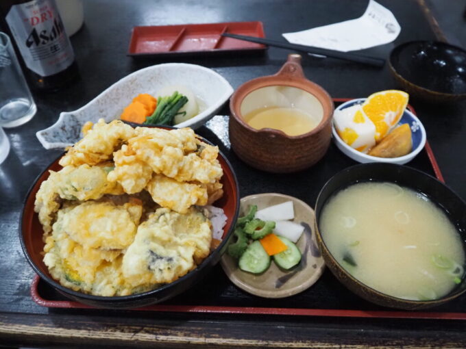 10月下旬秋晴れの宇佐神宮仲見世通り杜の茶屋かくまさはも天丼