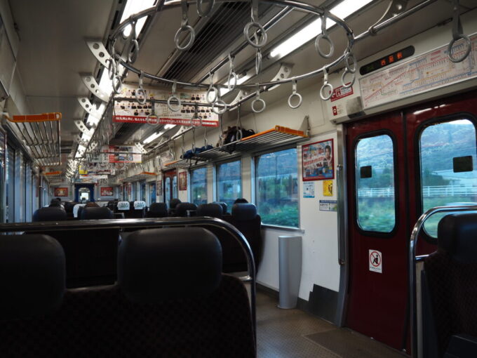 10月下旬JR九州813系転換クロスシート車の車内
